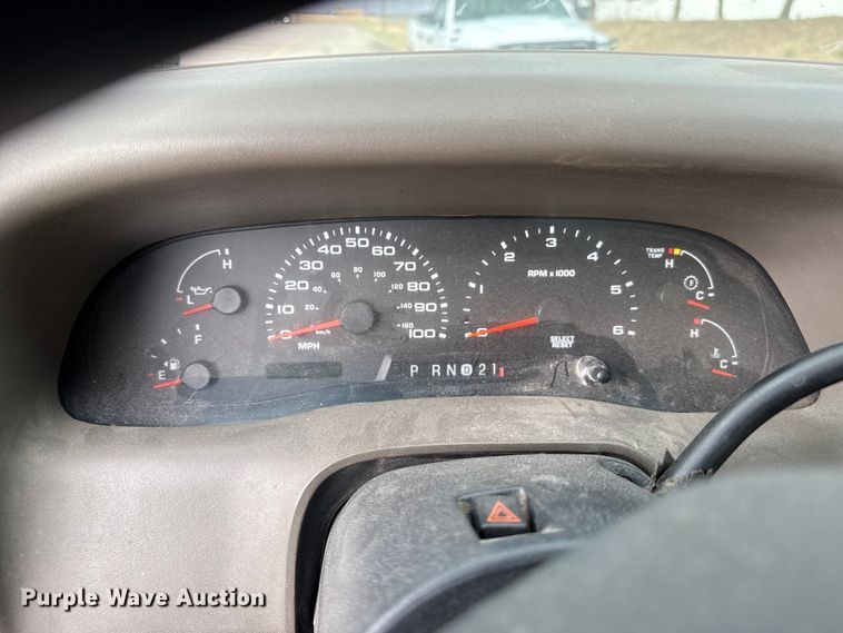 image for item FB6647 2003 Ford F250 Super Duty XL flatbed pickup truck