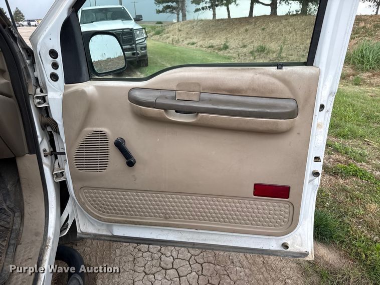 image for item FB6647 2003 Ford F250 Super Duty XL flatbed pickup truck