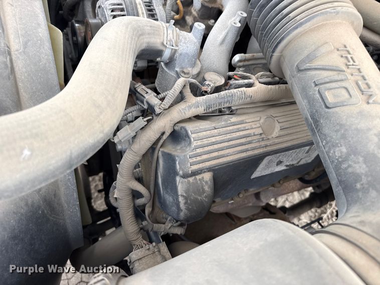 image for item FB6647 2003 Ford F250 Super Duty XL flatbed pickup truck
