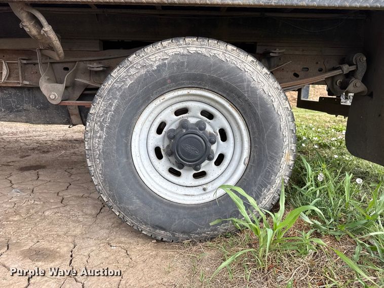 image for item FB6647 2003 Ford F250 Super Duty XL flatbed pickup truck