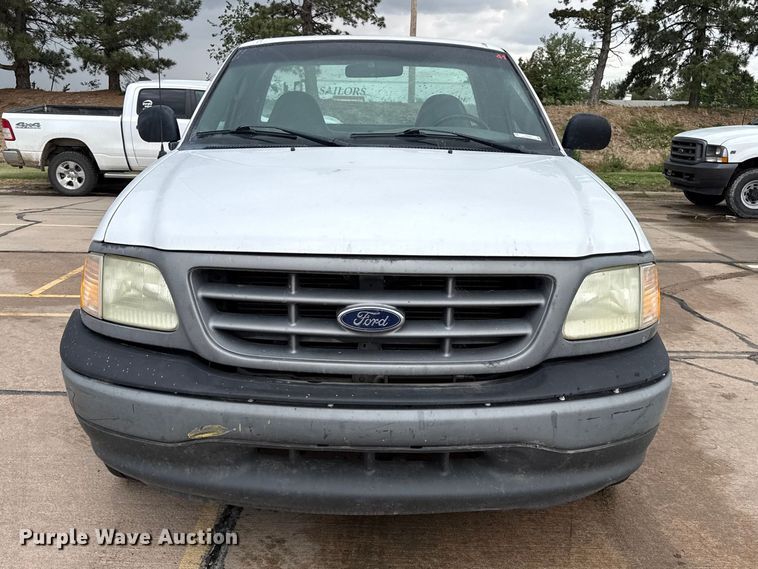 image for item FB6648 2002 Ford F150 XL pickup truck