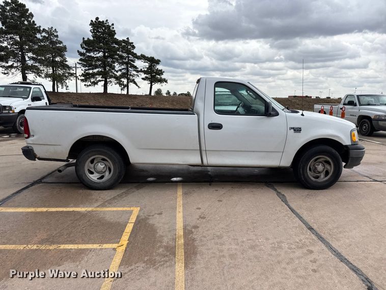 image for item FB6648 2002 Ford F150 XL pickup truck