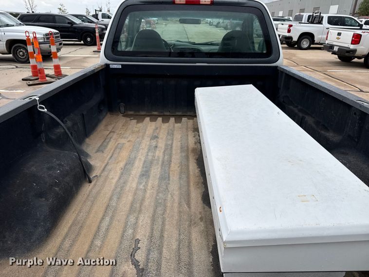 image for item FB6648 2002 Ford F150 XL pickup truck