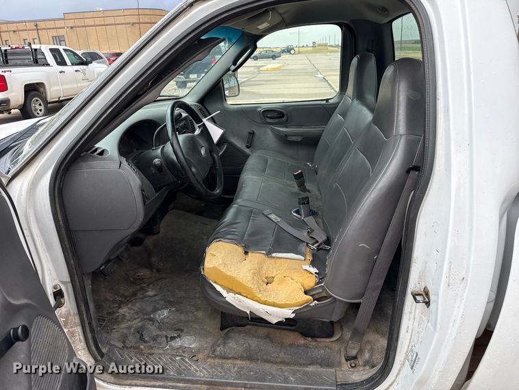 image for item FB6648 2002 Ford F150 XL pickup truck