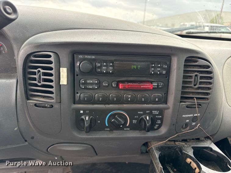 image for item FB6648 2002 Ford F150 XL pickup truck