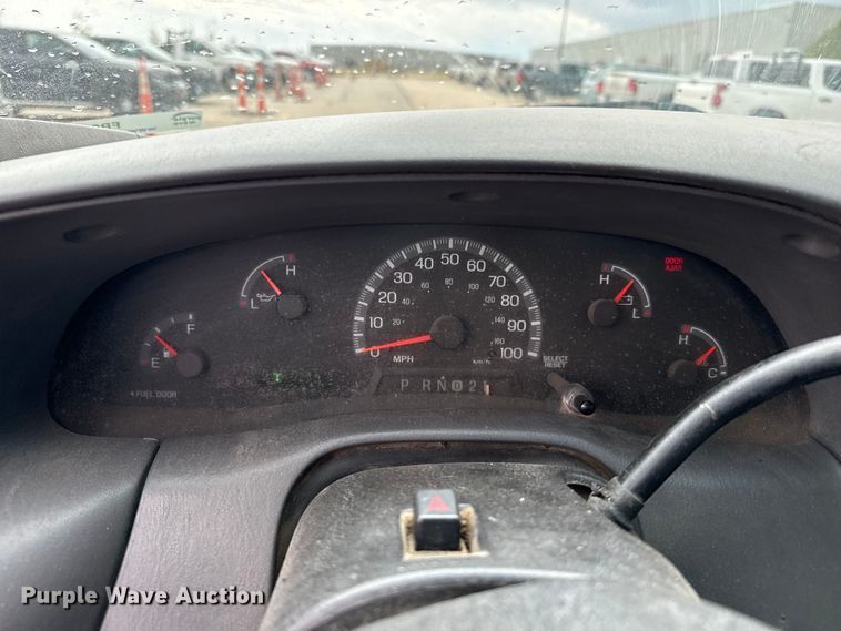 image for item FB6648 2002 Ford F150 XL pickup truck