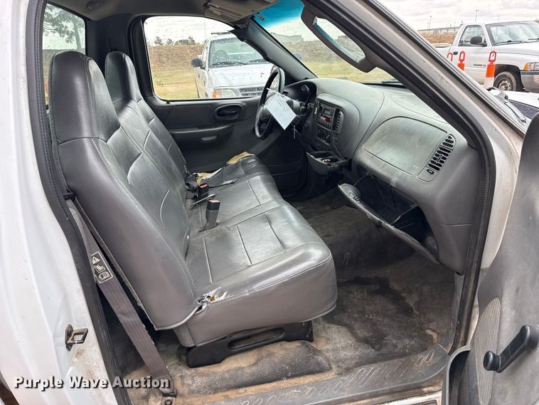 image for item FB6648 2002 Ford F150 XL pickup truck