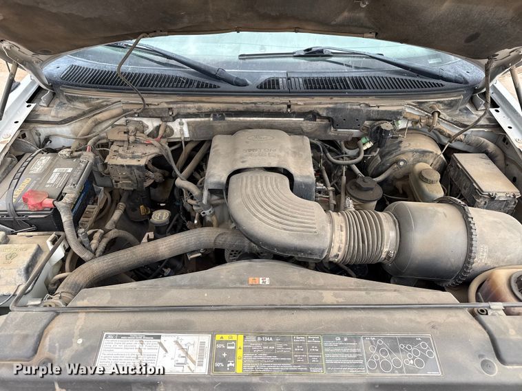 image for item FB6648 2002 Ford F150 XL pickup truck