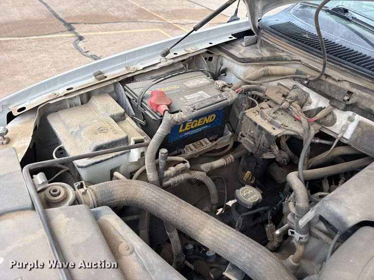 image for item FB6648 2002 Ford F150 XL pickup truck