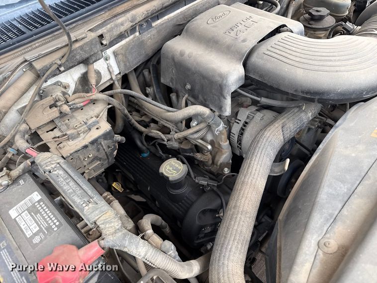 image for item FB6648 2002 Ford F150 XL pickup truck