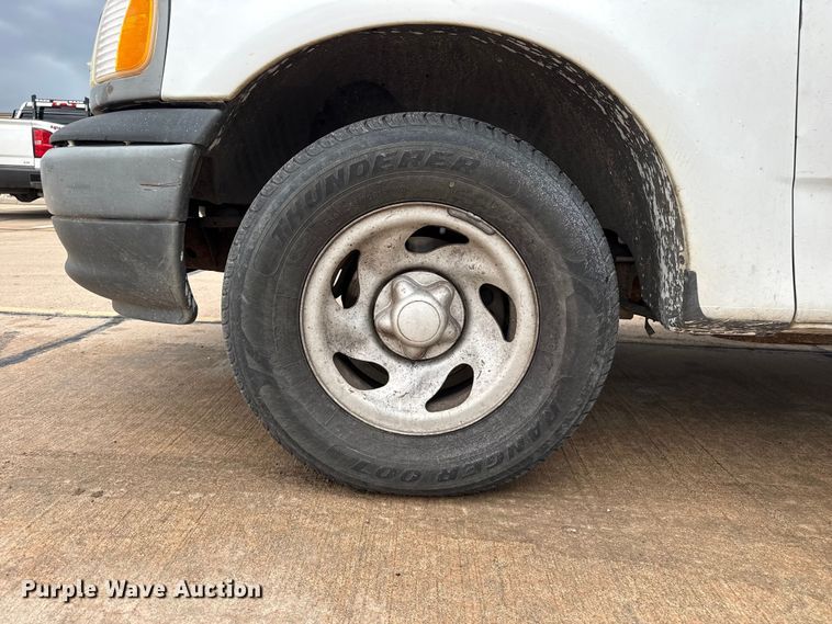 image for item FB6648 2002 Ford F150 XL pickup truck