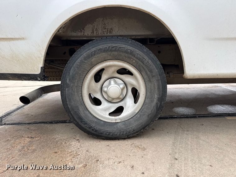 image for item FB6648 2002 Ford F150 XL pickup truck