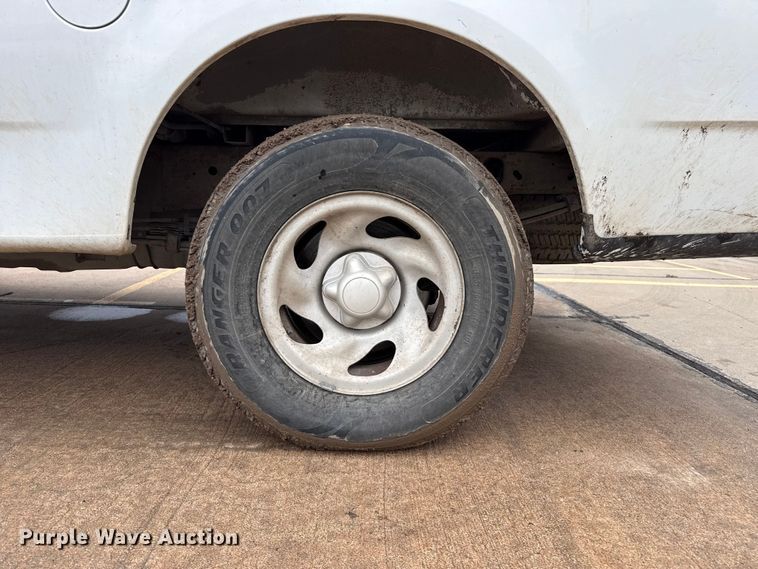 image for item FB6648 2002 Ford F150 XL pickup truck
