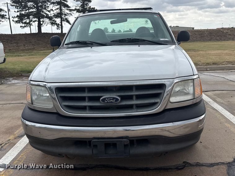 image for item FB6649 2003 Ford F150 XL pickup truck