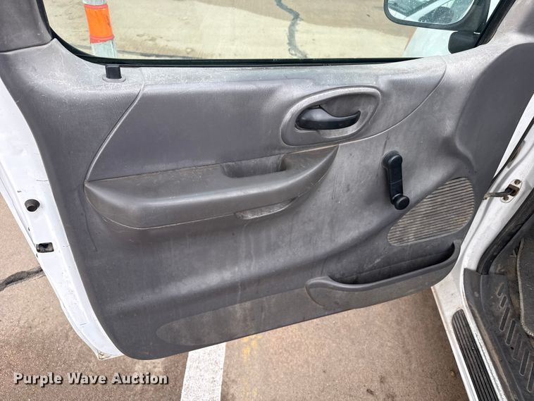 image for item FB6649 2003 Ford F150 XL pickup truck