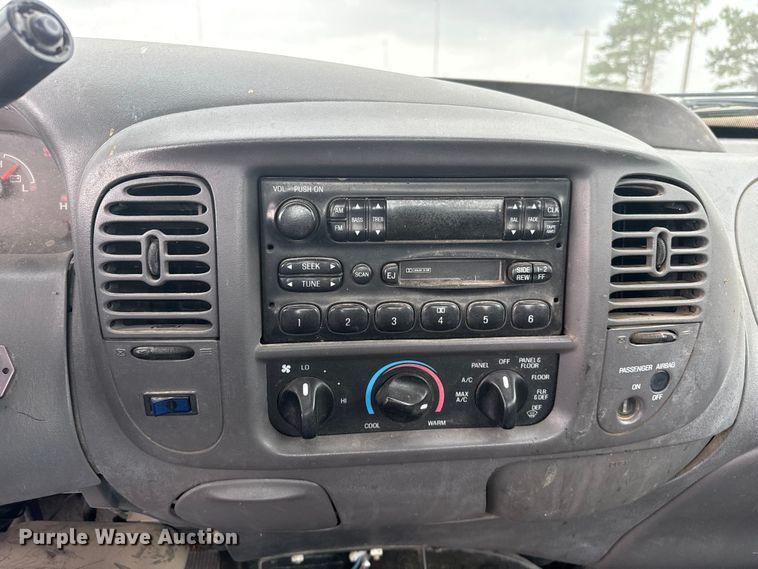 image for item FB6649 2003 Ford F150 XL pickup truck