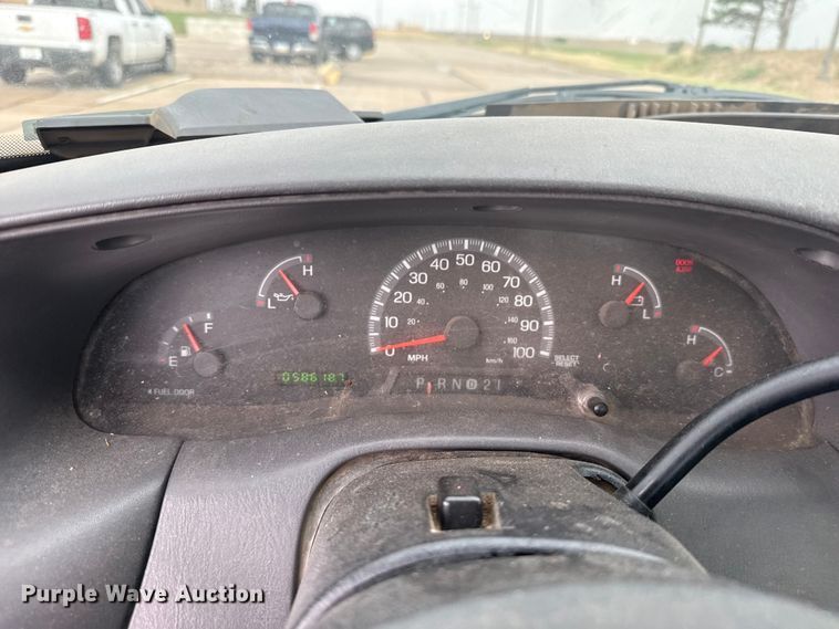 image for item FB6649 2003 Ford F150 XL pickup truck