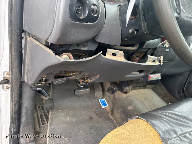 image for item FB6649 2003 Ford F150 XL pickup truck