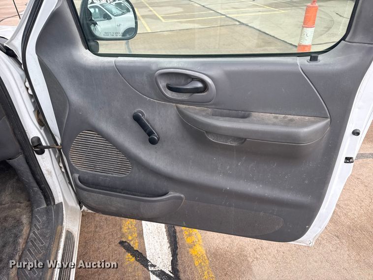 image for item FB6649 2003 Ford F150 XL pickup truck