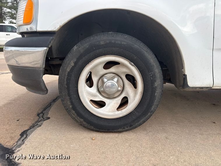 image for item FB6649 2003 Ford F150 XL pickup truck