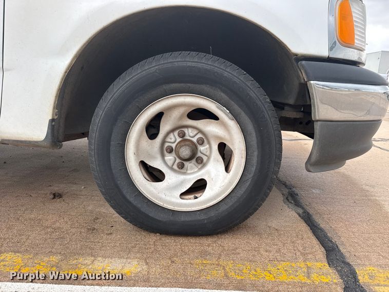 image for item FB6649 2003 Ford F150 XL pickup truck