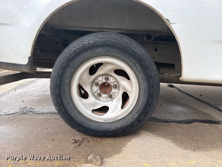 image for item FB6649 2003 Ford F150 XL pickup truck