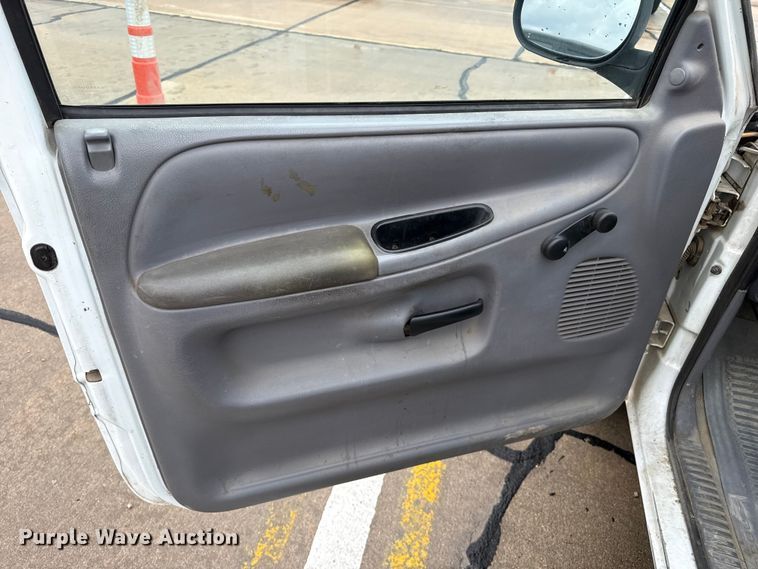 image for item FB6650 2001 Dodge Ram 1500 pickup truck