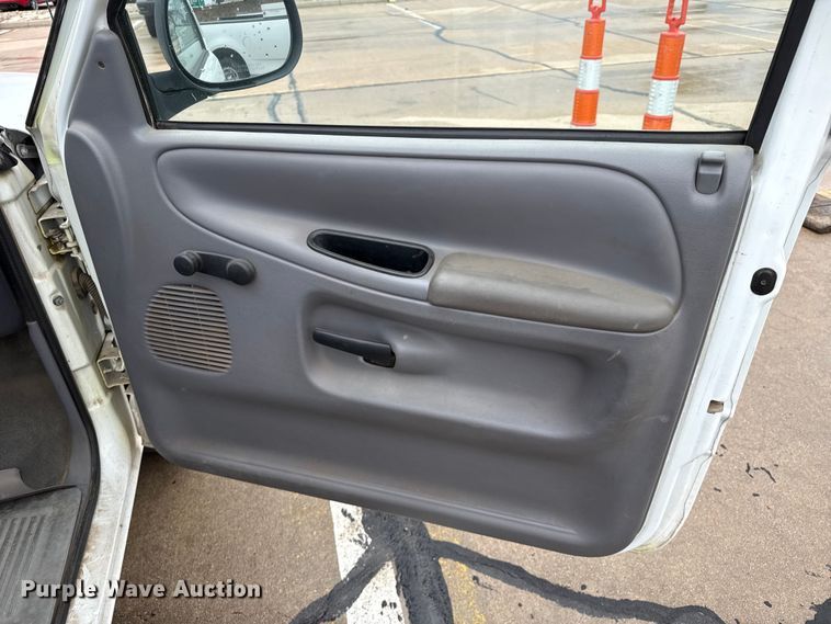 image for item FB6650 2001 Dodge Ram 1500 pickup truck