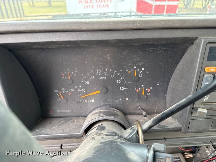 image for item FB6668 1993 Chevrolet 3500 brush fire truck