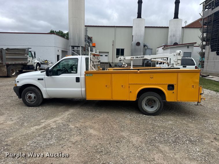 image for item FB7411 2002 Ford F350 Super Duty utility bed pickup truck