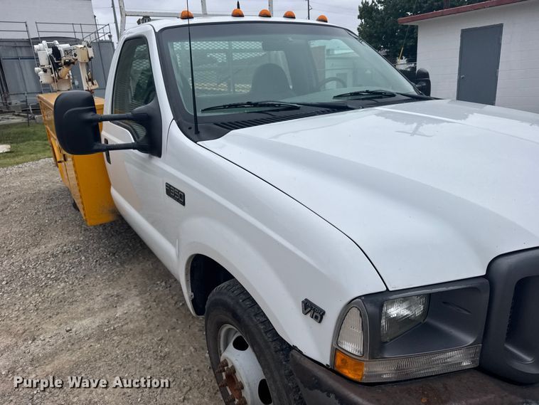 image for item FB7411 2002 Ford F350 Super Duty utility bed pickup truck