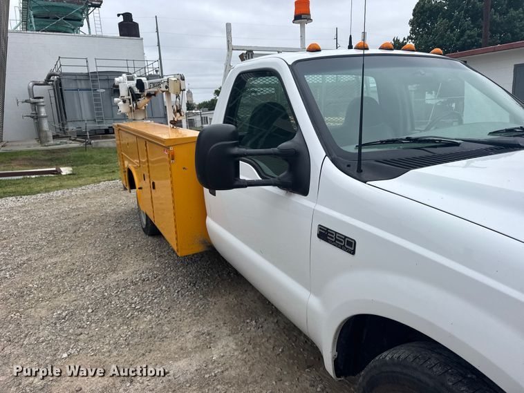image for item FB7411 2002 Ford F350 Super Duty utility bed pickup truck
