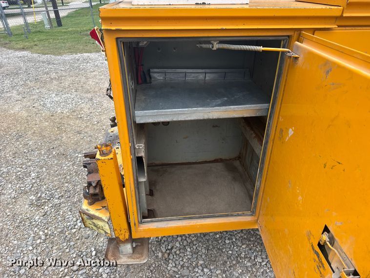 image for item FB7411 2002 Ford F350 Super Duty utility bed pickup truck