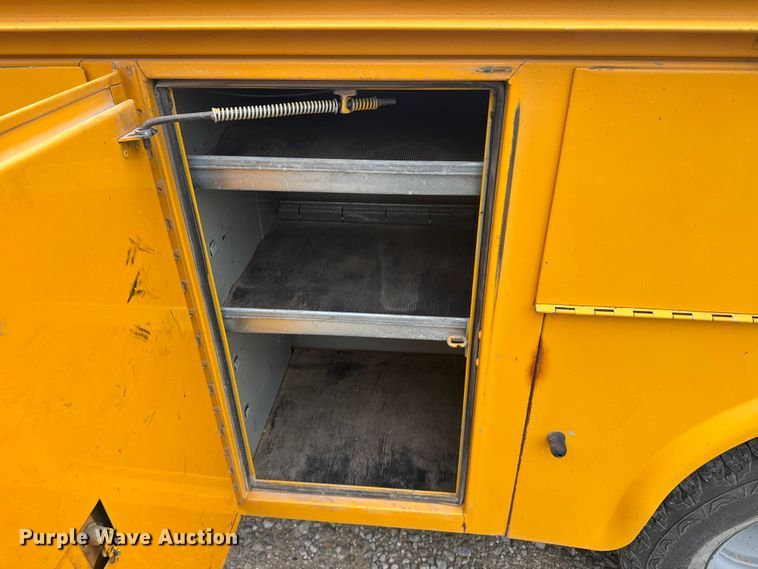image for item FB7411 2002 Ford F350 Super Duty utility bed pickup truck