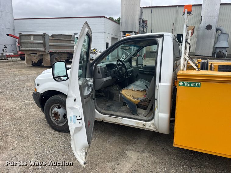 image for item FB7411 2002 Ford F350 Super Duty utility bed pickup truck