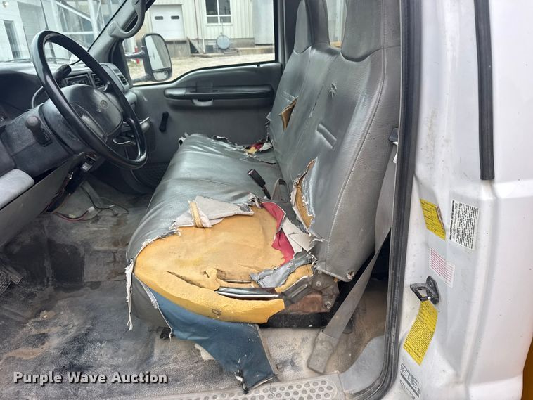 image for item FB7411 2002 Ford F350 Super Duty utility bed pickup truck