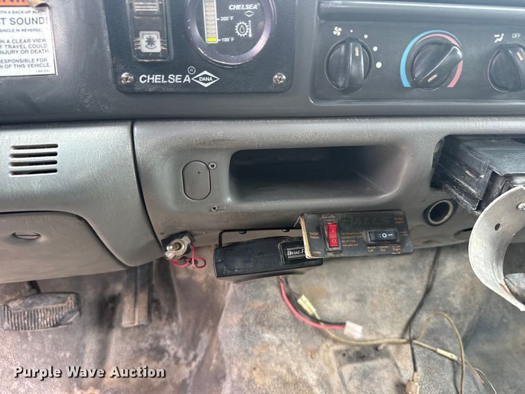 image for item FB7411 2002 Ford F350 Super Duty utility bed pickup truck