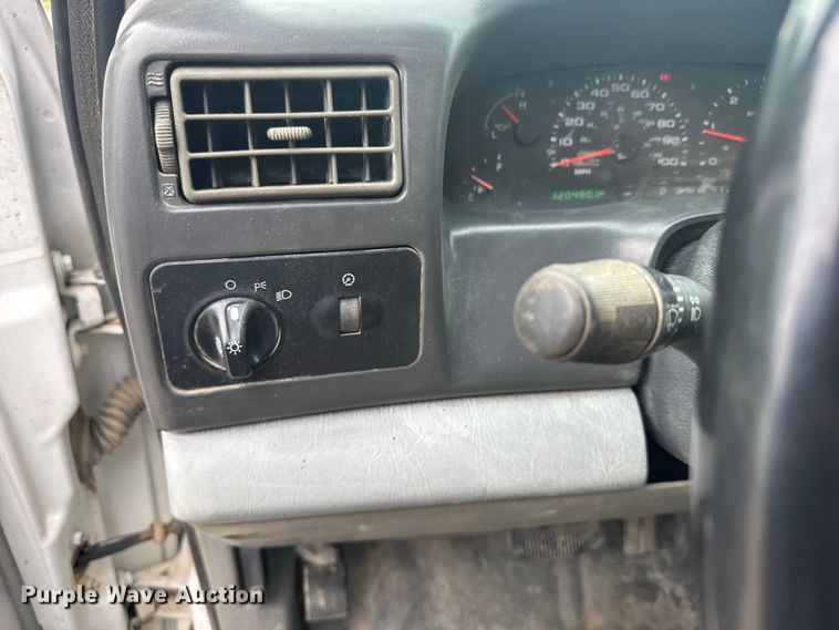 image for item FB7411 2002 Ford F350 Super Duty utility bed pickup truck