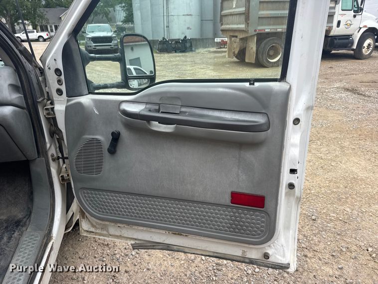 image for item FB7411 2002 Ford F350 Super Duty utility bed pickup truck