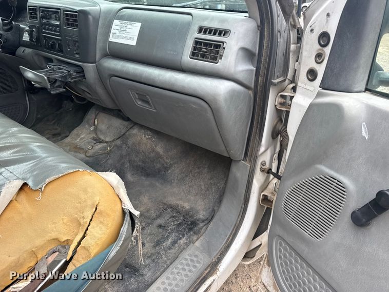 image for item FB7411 2002 Ford F350 Super Duty utility bed pickup truck
