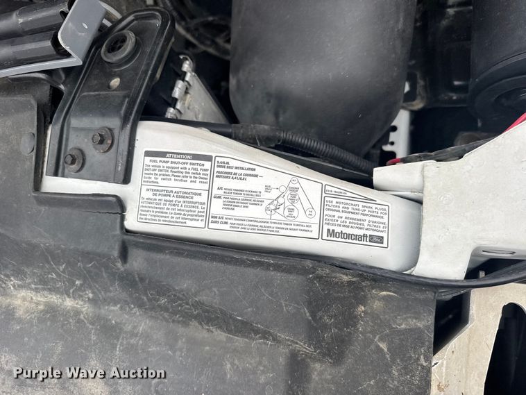 image for item FB7411 2002 Ford F350 Super Duty utility bed pickup truck