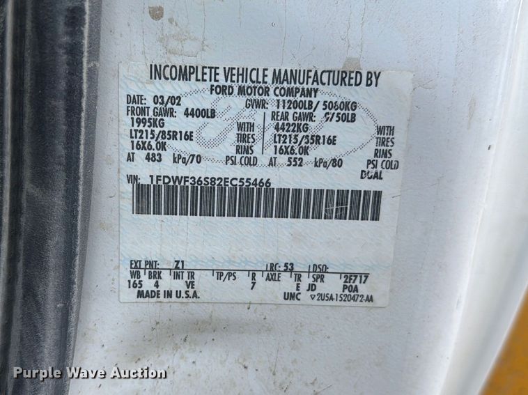 image for item FB7411 2002 Ford F350 Super Duty utility bed pickup truck
