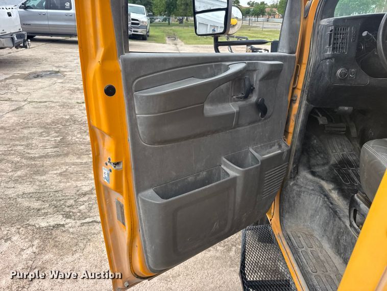 image for item FB7436 2013 Chevrolet Express G3500 school bus