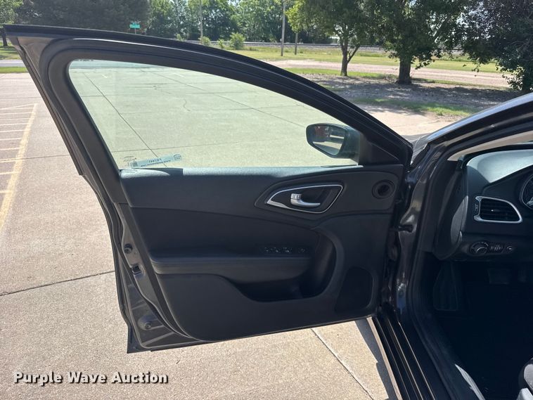 image for item FB7441 2015 Chrysler 200 
