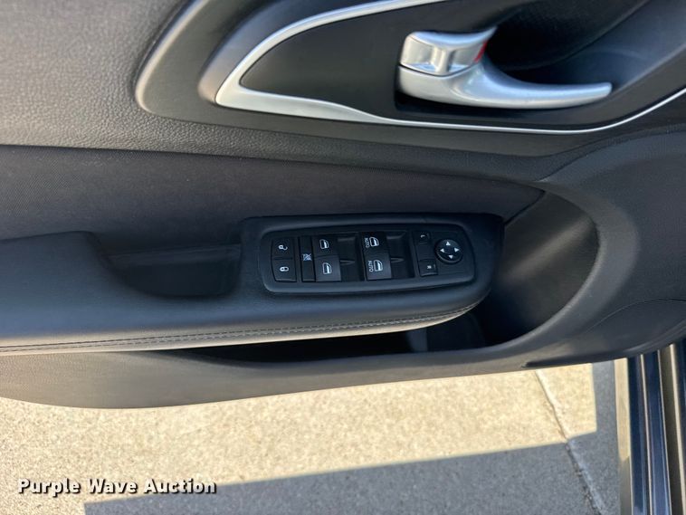 image for item FB7441 2015 Chrysler 200 