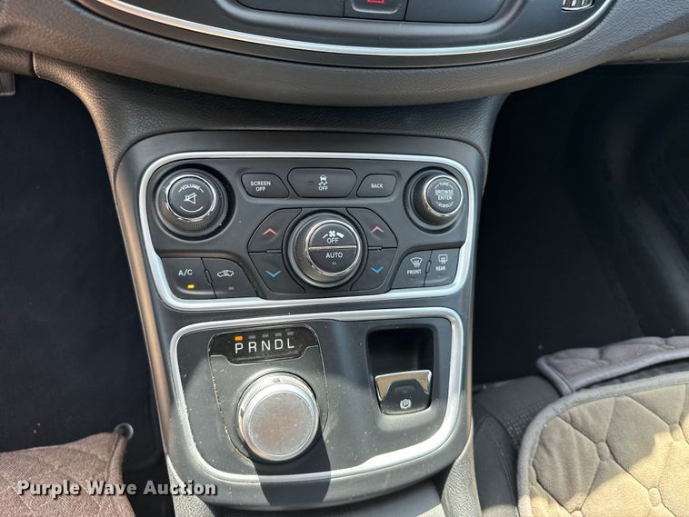 image for item FB7441 2015 Chrysler 200 