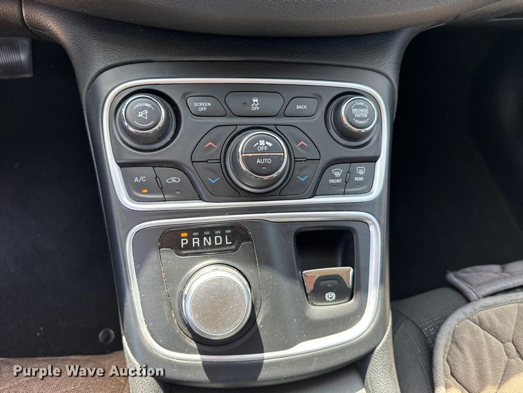 image for item FB7441 2015 Chrysler 200 