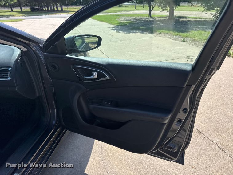 image for item FB7441 2015 Chrysler 200 