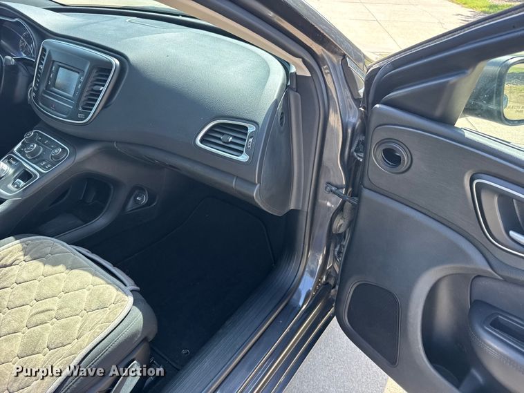 image for item FB7441 2015 Chrysler 200 