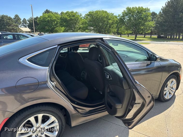 image for item FB7441 2015 Chrysler 200 